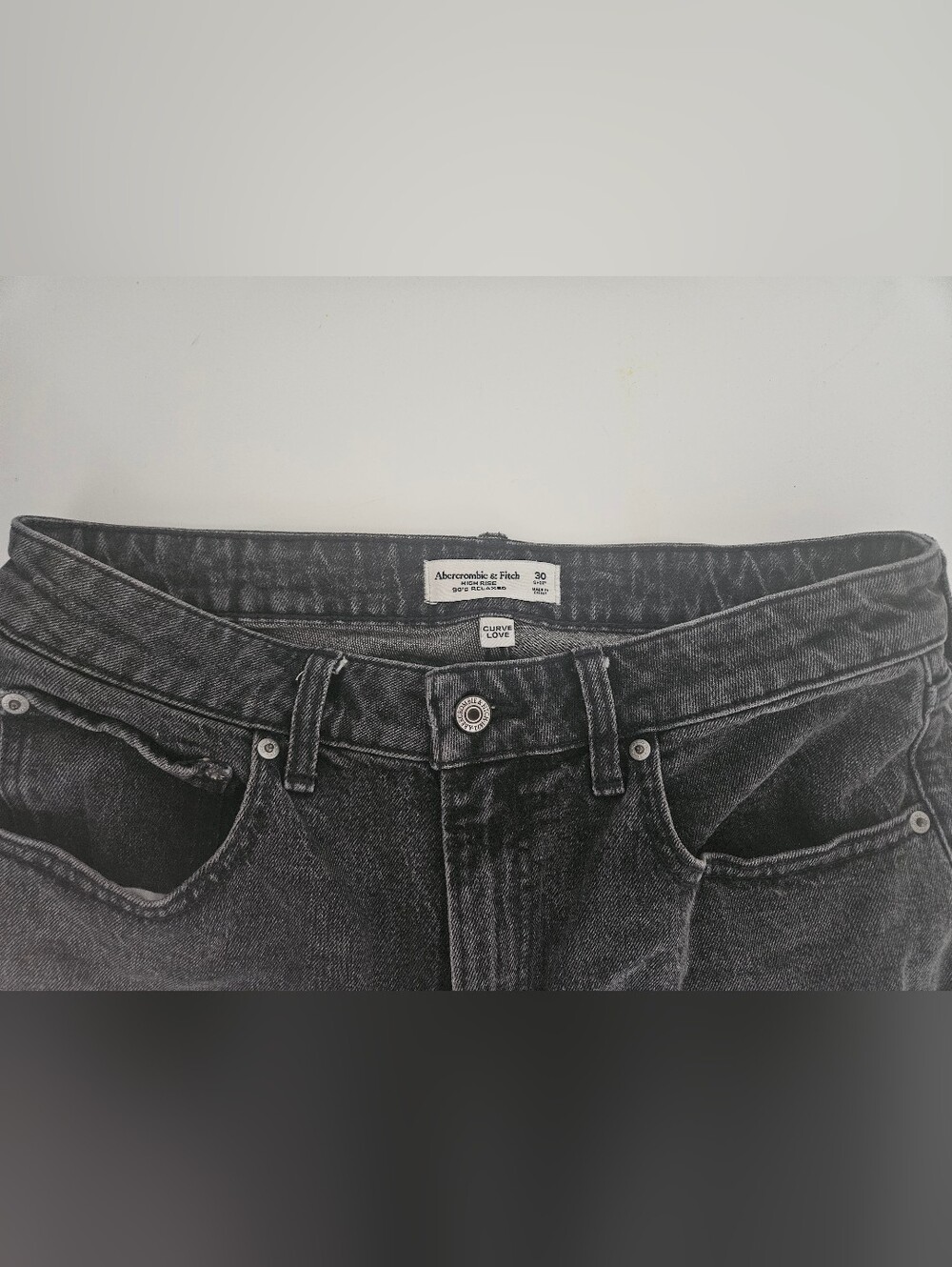 Abercrombie & Fitch High Rise 90s Relaxed Jeans- Short